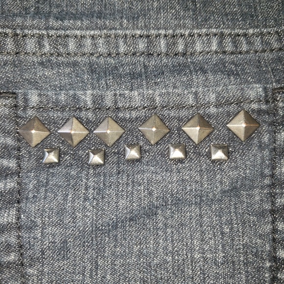 City Street Jean Shorts w/ diamond Metal on back - Picture 6 of 6